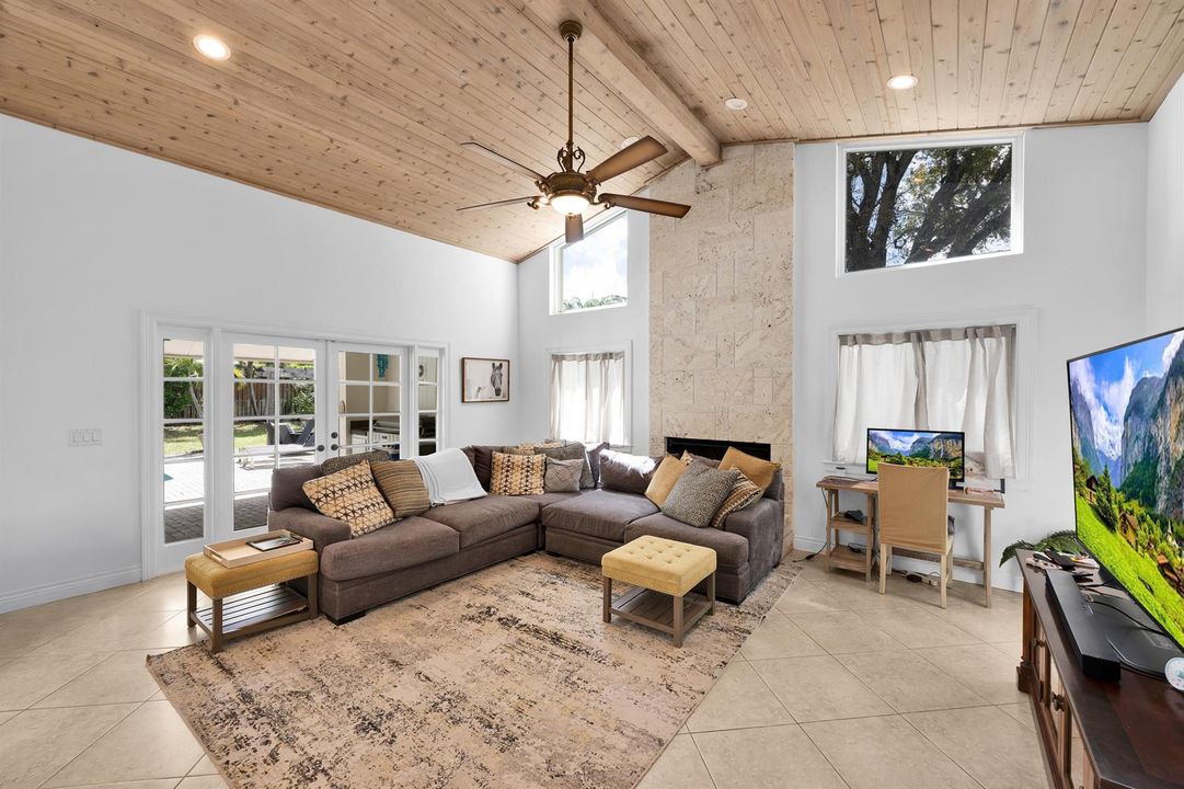 4320 Saint Charles Way Boca Raton 00036