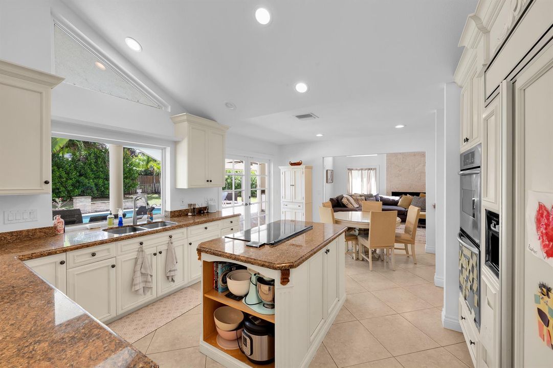 4320 Saint Charles Way Boca Raton 00031