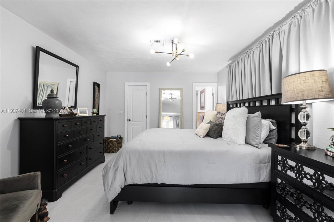 For Sale: $1,080,000 (5 beds, 3 baths, 2346 Square Feet)
