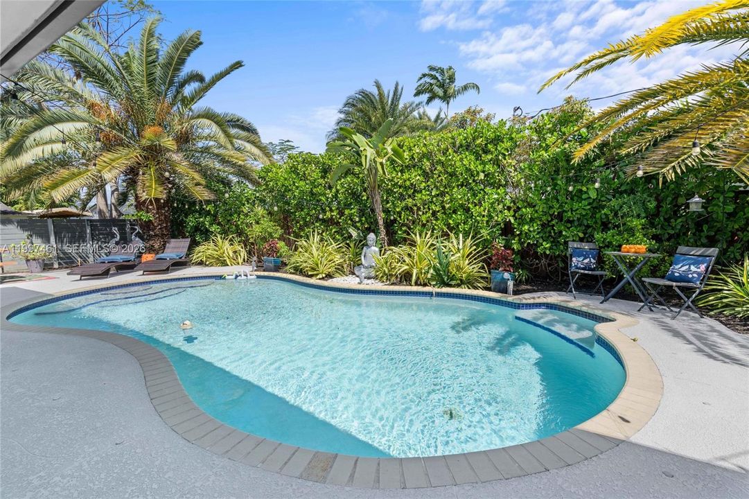 For Sale: $1,080,000 (5 beds, 3 baths, 2346 Square Feet)