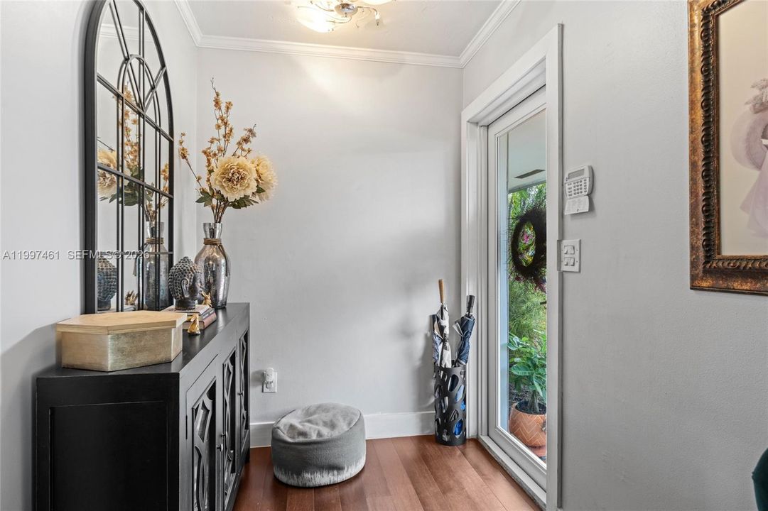 For Sale: $1,080,000 (5 beds, 3 baths, 2346 Square Feet)