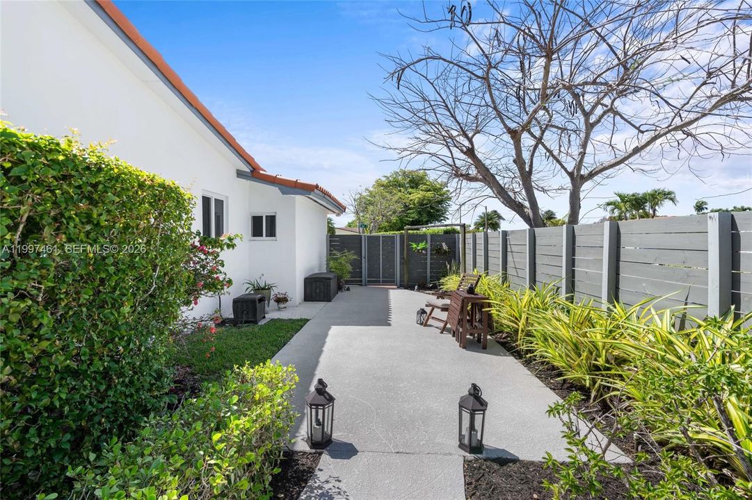 For Sale: $1,080,000 (5 beds, 3 baths, 2346 Square Feet)
