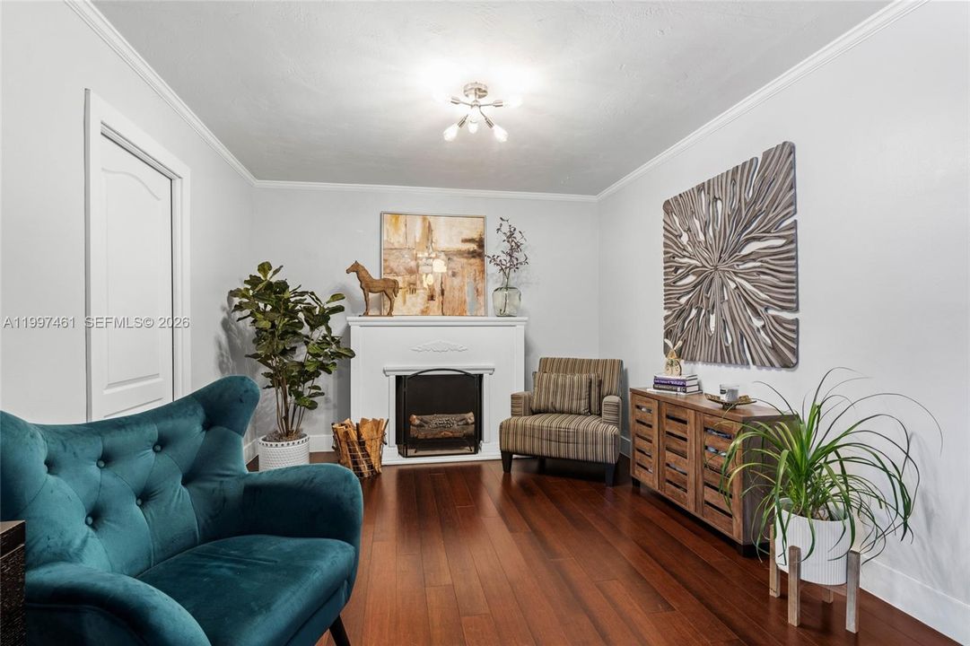 For Sale: $1,080,000 (5 beds, 3 baths, 2346 Square Feet)