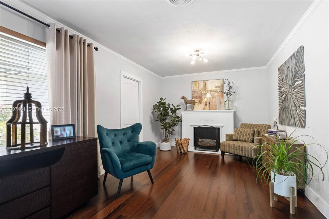 For Sale: $1,080,000 (5 beds, 3 baths, 2346 Square Feet)
