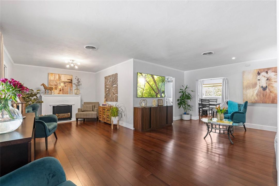 For Sale: $1,080,000 (5 beds, 3 baths, 2346 Square Feet)
