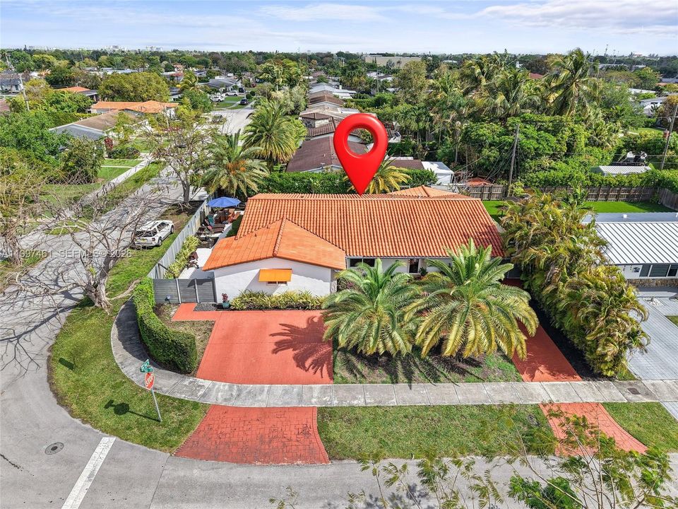For Sale: $1,080,000 (5 beds, 3 baths, 2346 Square Feet)