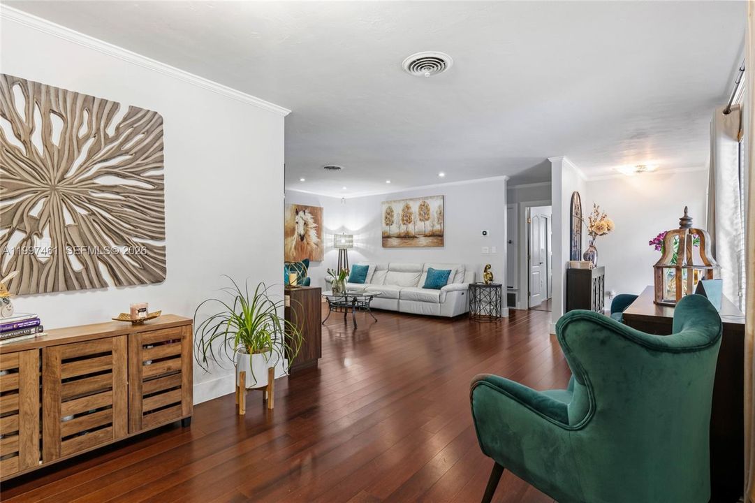 For Sale: $1,080,000 (5 beds, 3 baths, 2346 Square Feet)
