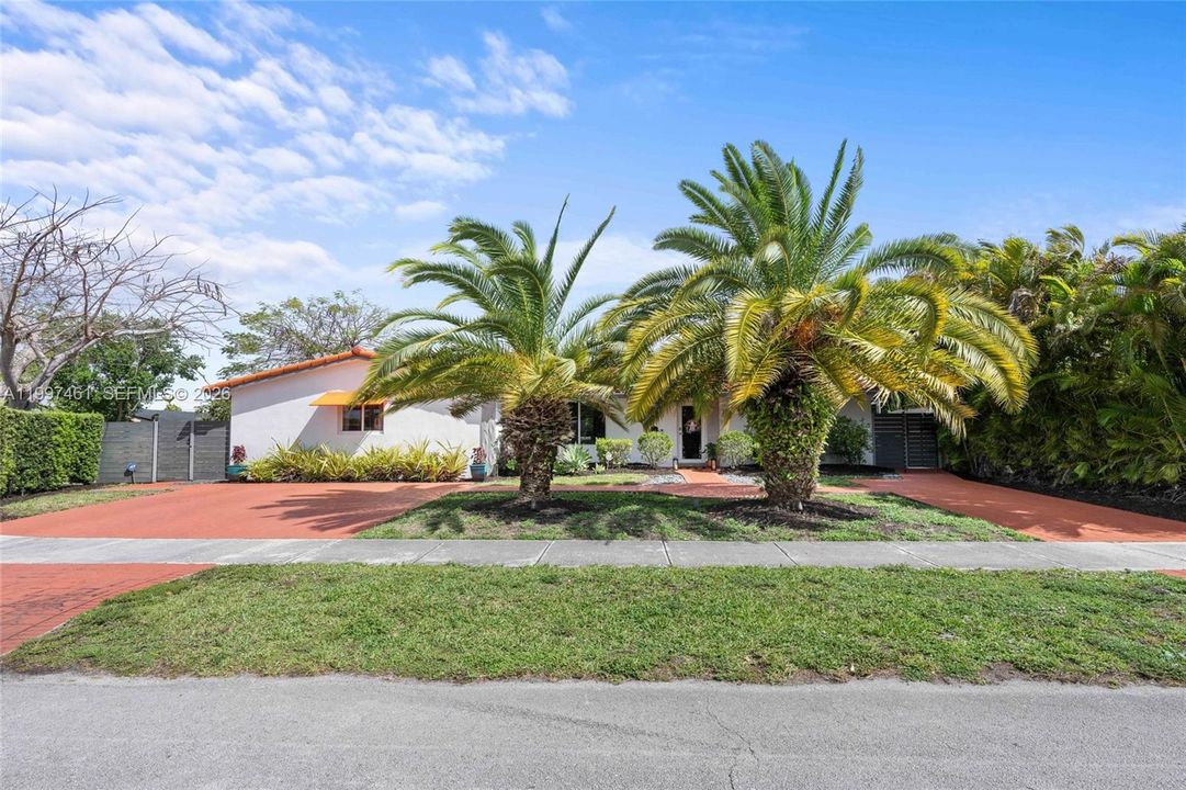 For Sale: $1,080,000 (5 beds, 3 baths, 2346 Square Feet)