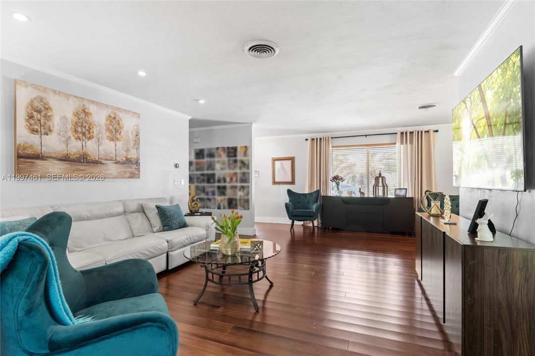 For Sale: $1,080,000 (5 beds, 3 baths, 2346 Square Feet)