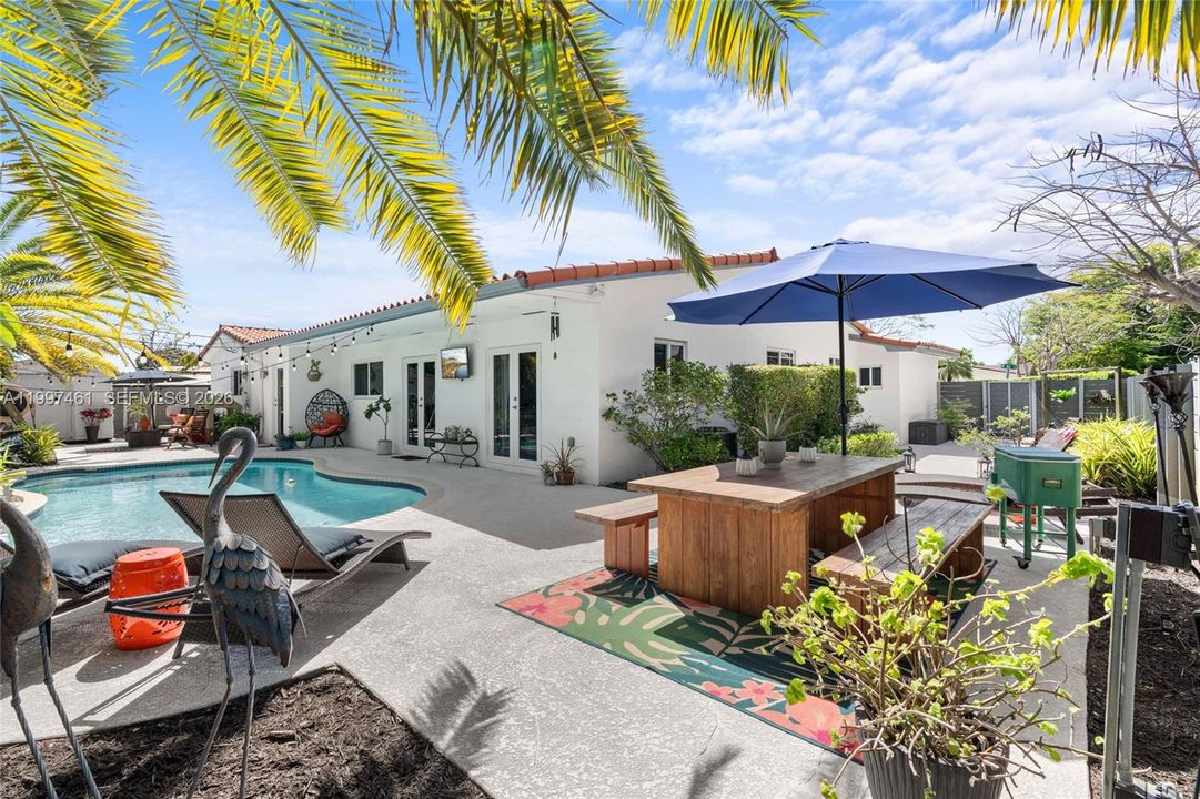 For Sale: $1,080,000 (5 beds, 3 baths, 2346 Square Feet)