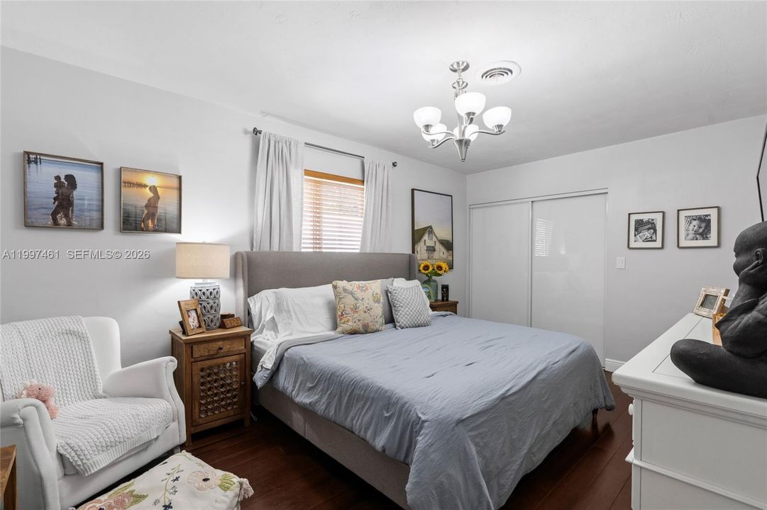 For Sale: $1,080,000 (5 beds, 3 baths, 2346 Square Feet)