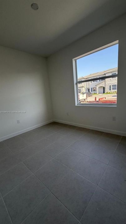 Recientemente alquilado: $2,250 (3 camas, 2 baños, 1446 Pies cuadrados)