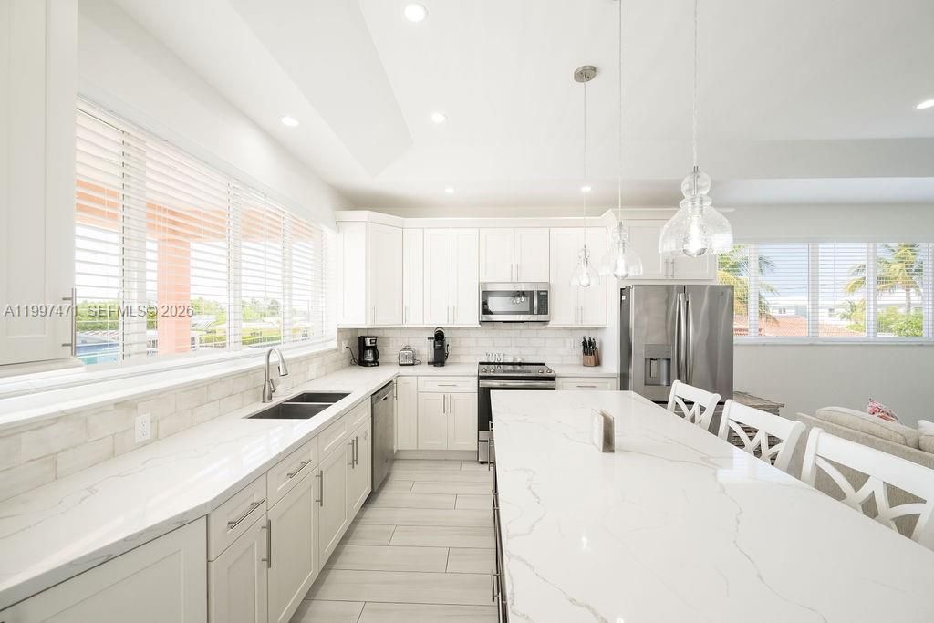 На продажу: $1,299,900 (3 спален, 2 ванн, 1152 Квадратных фут)