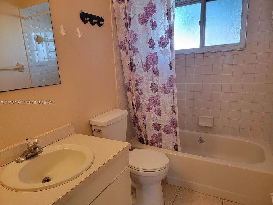 Active With Contract: $155,000 (3 beds, 2 baths, 1116 Square Feet)