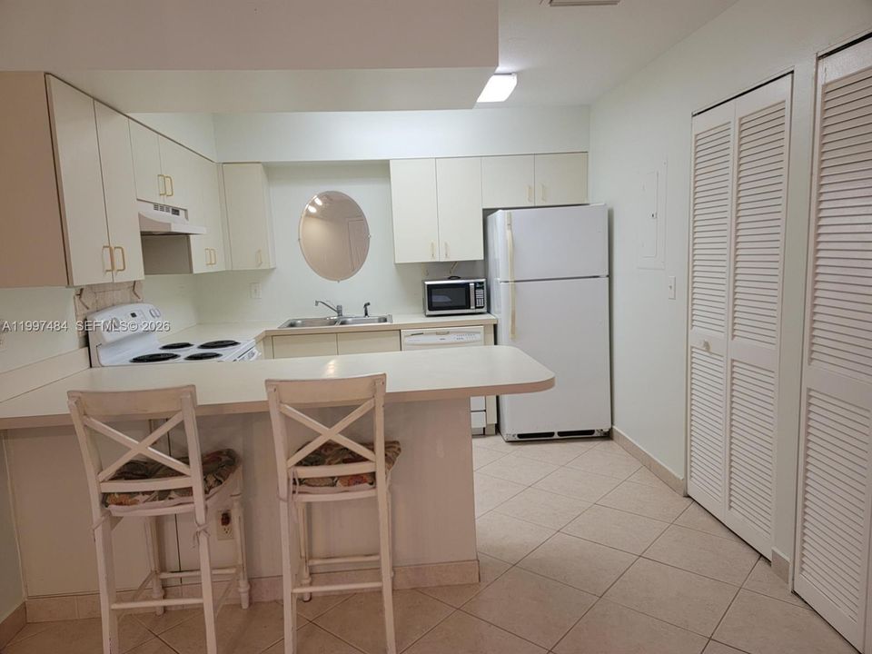 Active With Contract: $155,000 (3 beds, 2 baths, 1116 Square Feet)