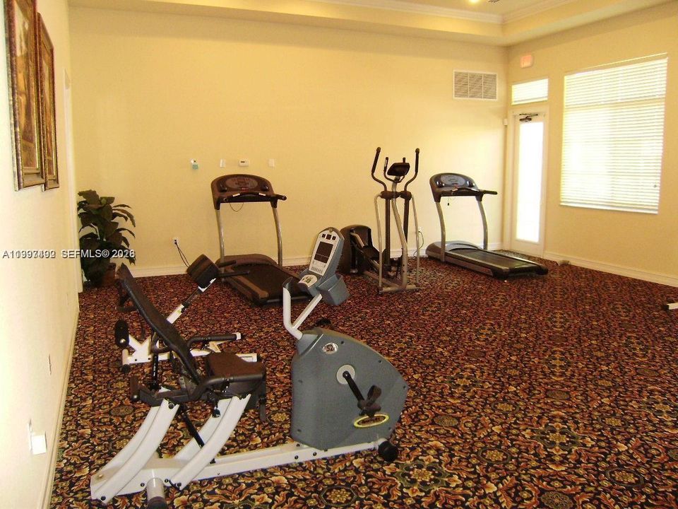 Active With Contract: $2,000 (3 beds, 3 baths, 1394 Square Feet)