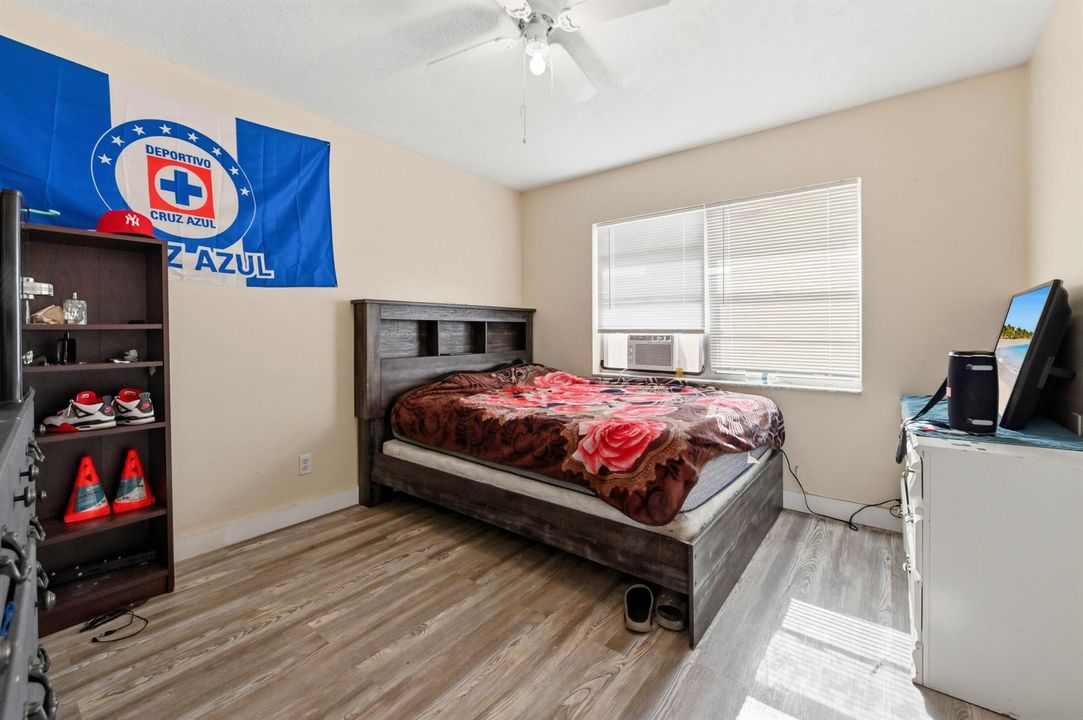 36 Bedroom 04