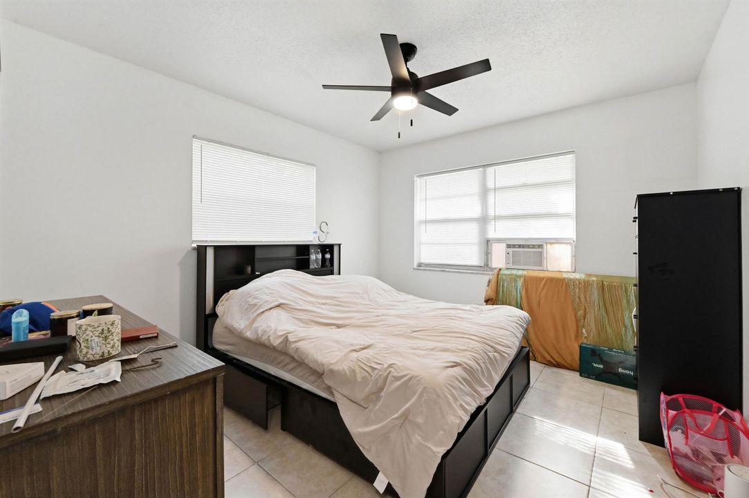 10 Bedroom 01