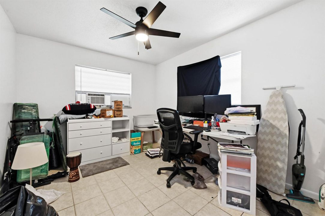 12 office 01