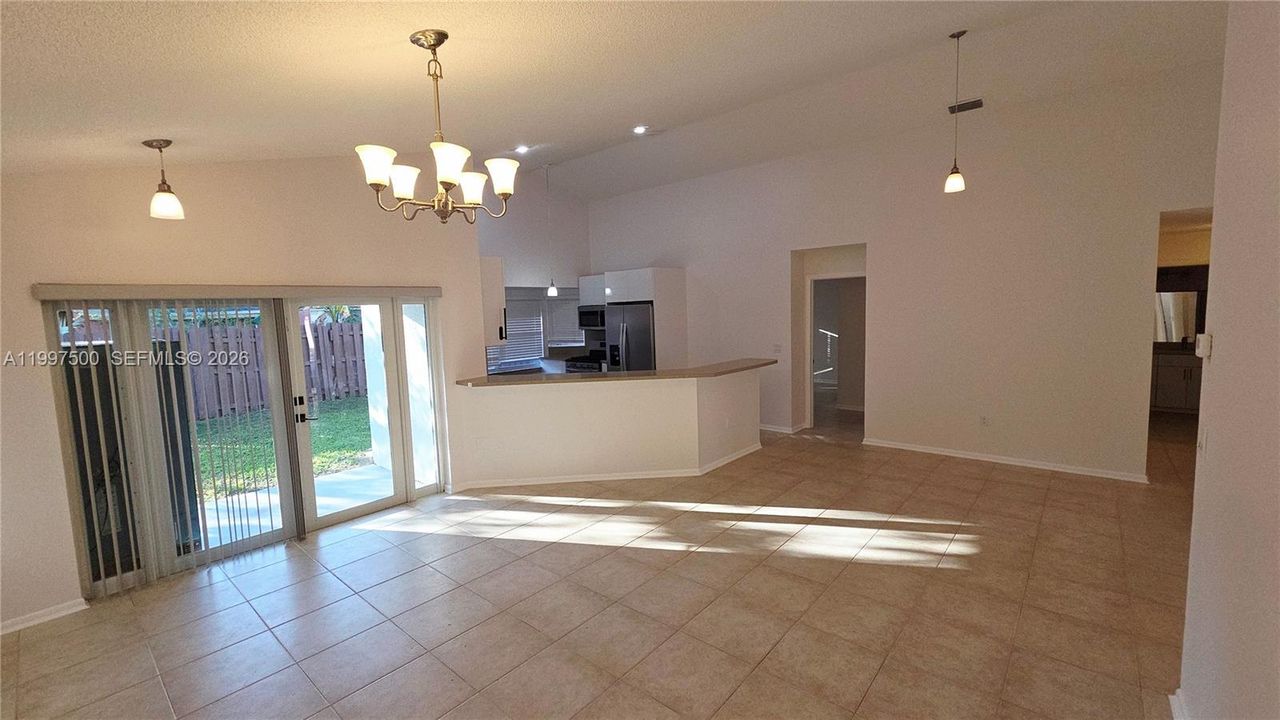 В аренду: $4,500 (4 спален, 2 ванн, 1382 Квадратных фут)