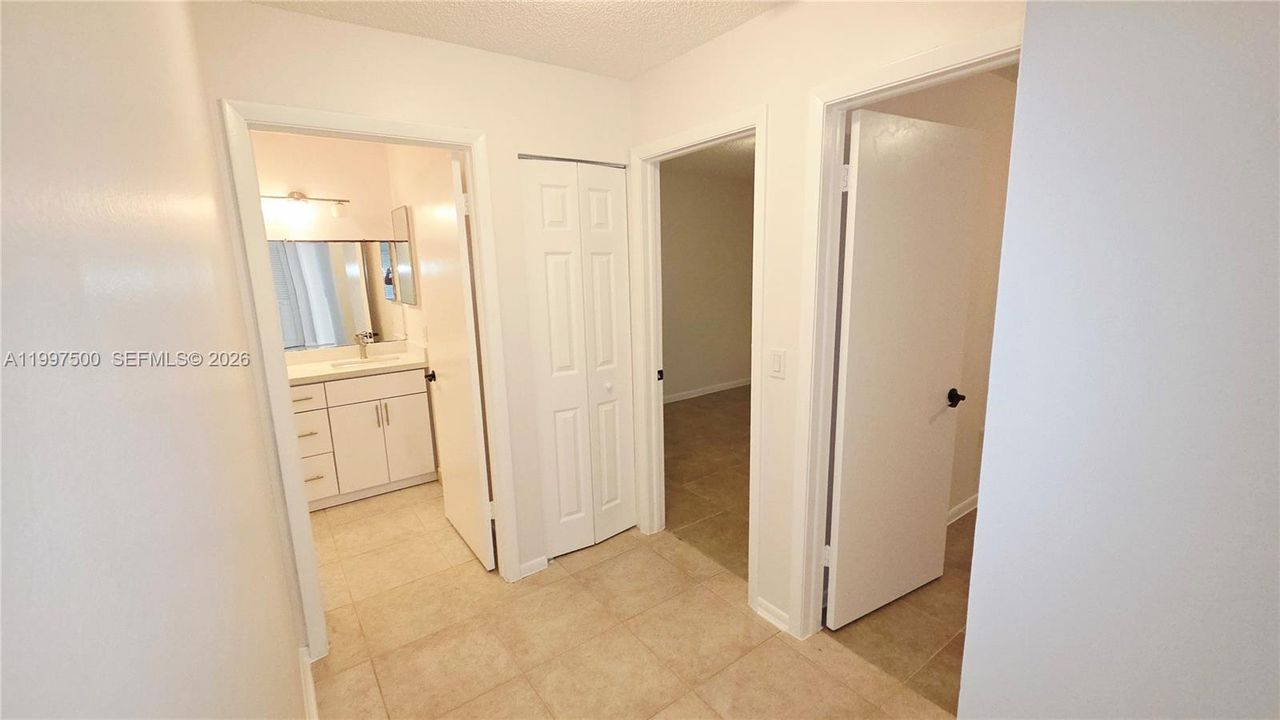 В аренду: $4,500 (4 спален, 2 ванн, 1382 Квадратных фут)