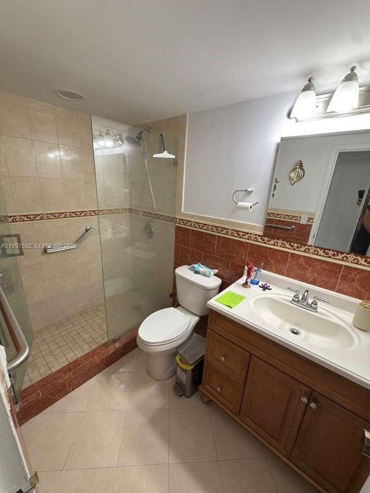На продажу: $209,990 (1 спален, 1 ванн, 712 Квадратных фут)