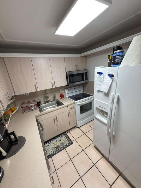 На продажу: $209,990 (1 спален, 1 ванн, 712 Квадратных фут)