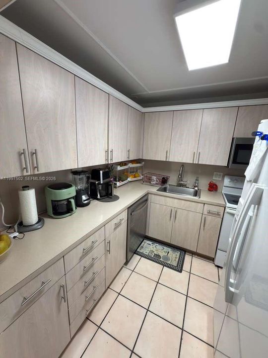 На продажу: $209,990 (1 спален, 1 ванн, 712 Квадратных фут)