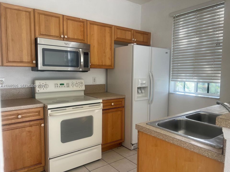 В аренду: $1,800 (2 спален, 2 ванн, 1206 Квадратных фут)