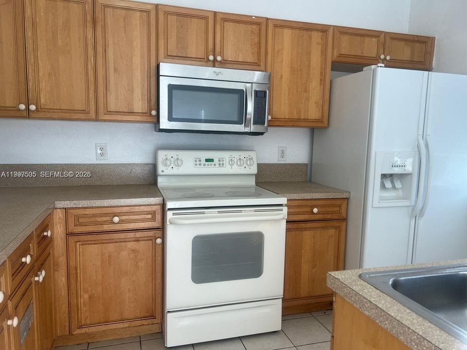 В аренду: $1,800 (2 спален, 2 ванн, 1206 Квадратных фут)