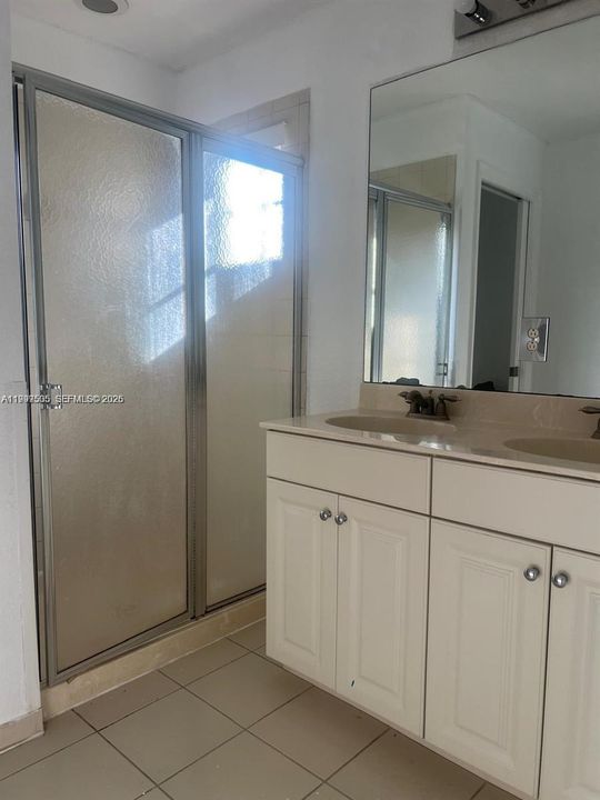 В аренду: $1,800 (2 спален, 2 ванн, 1206 Квадратных фут)