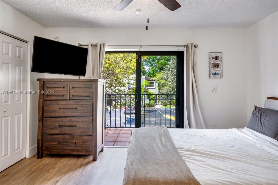 Activo con contrato: $380,000 (2 camas, 1 baños, 1050 Pies cuadrados)