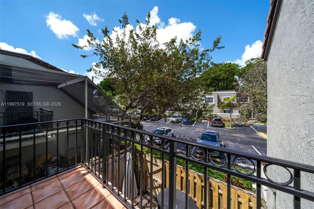 Activo con contrato: $380,000 (2 camas, 1 baños, 1050 Pies cuadrados)
