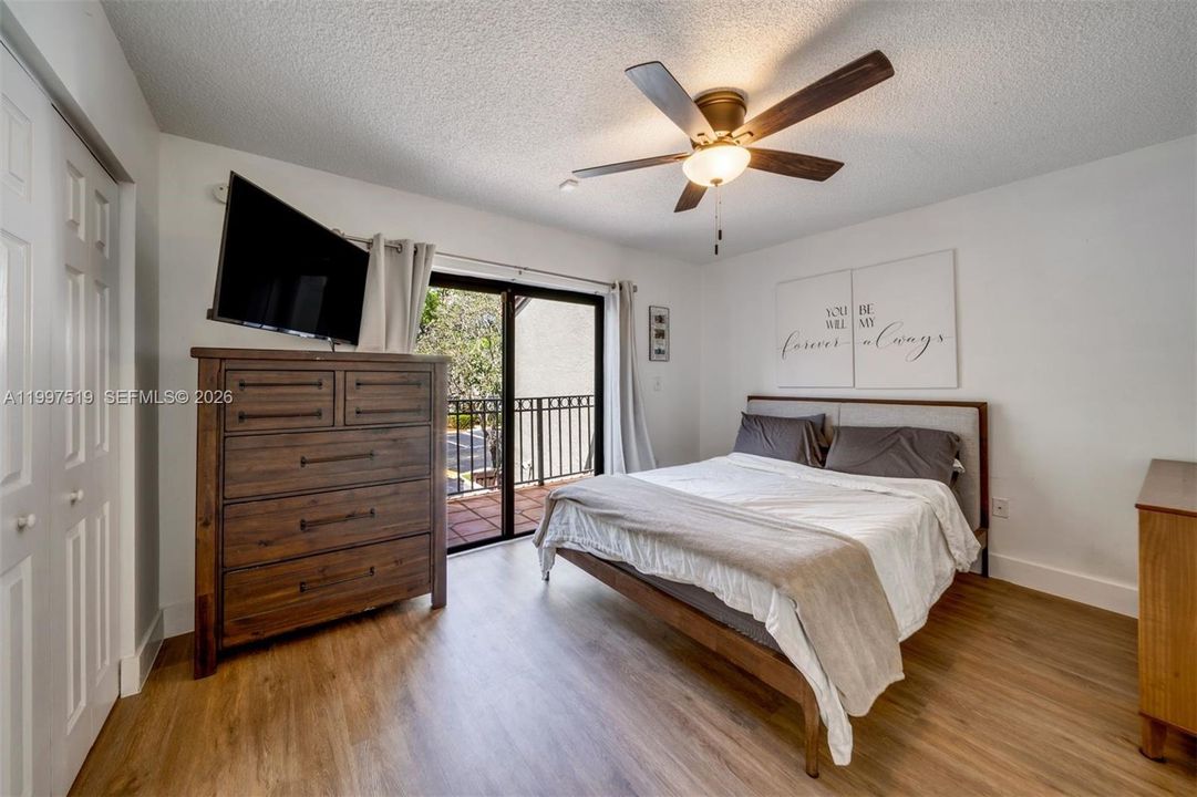 Activo con contrato: $380,000 (2 camas, 1 baños, 1050 Pies cuadrados)