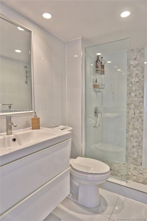 Activo con contrato: $3,600 (2 camas, 2 baños, 1048 Pies cuadrados)