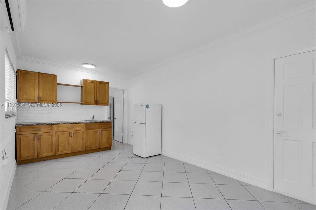 Active With Contract: $1,500 (1 beds, 1 baths, 2711 Square Feet)