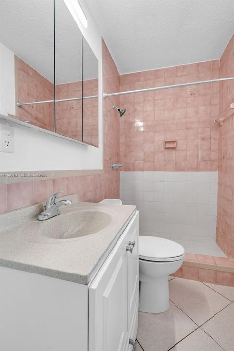 Active With Contract: $1,500 (1 beds, 1 baths, 2711 Square Feet)