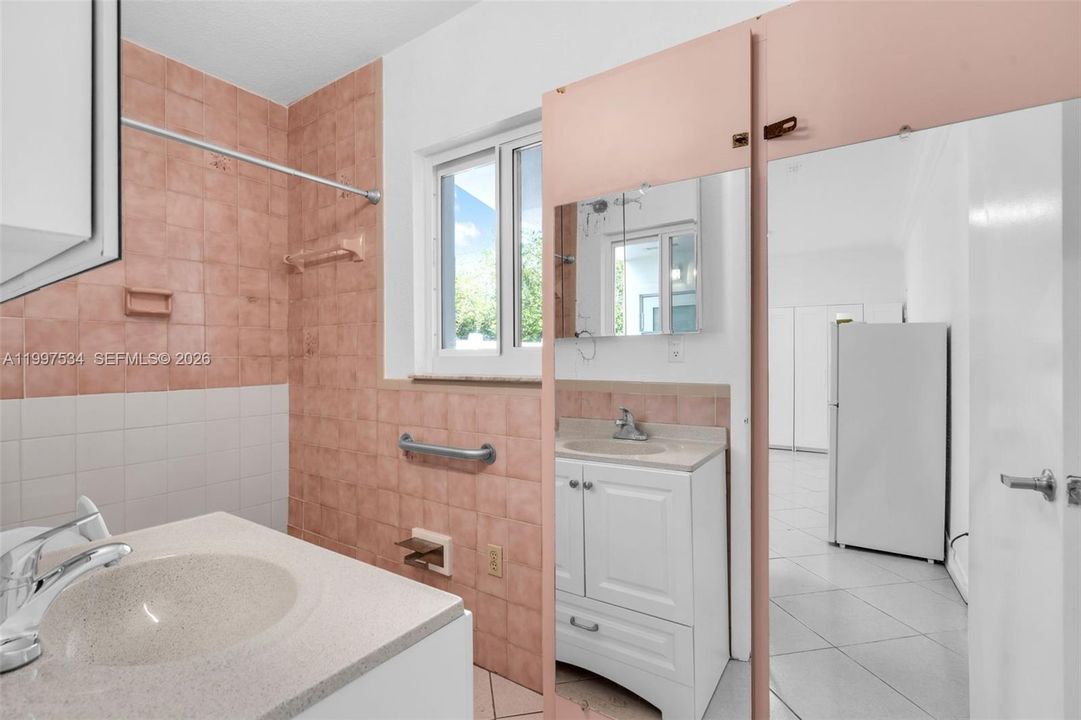 Active With Contract: $1,500 (1 beds, 1 baths, 2711 Square Feet)