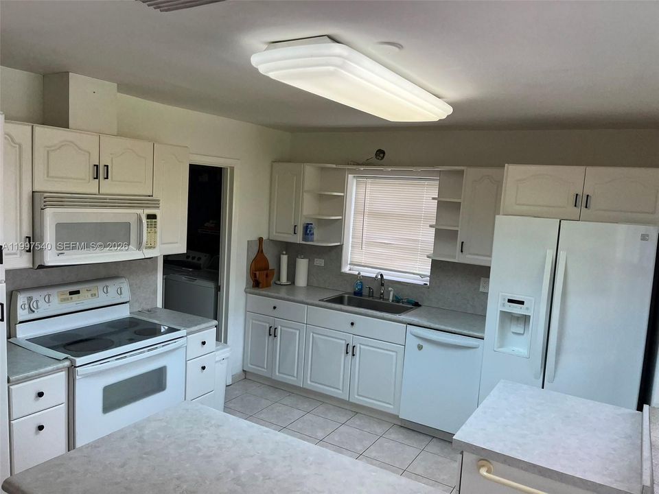 Active With Contract: $699,000 (3 beds, 1 baths, 1449 Square Feet)