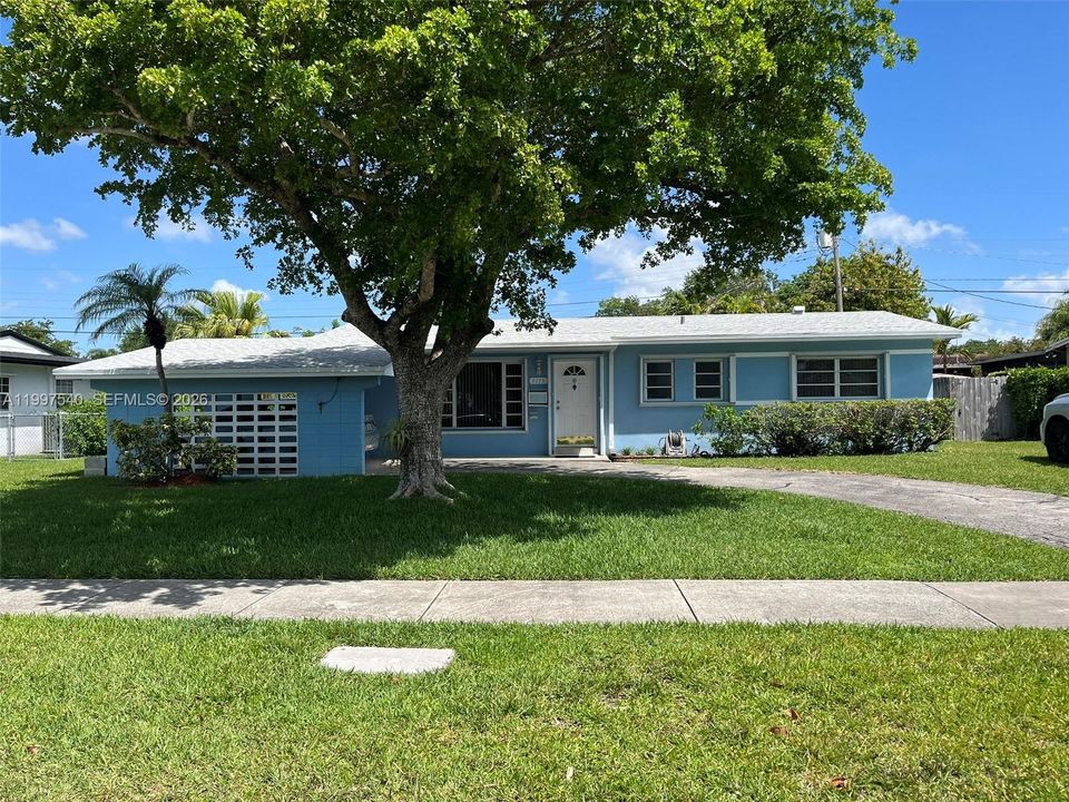 Active With Contract: $699,000 (3 beds, 1 baths, 1449 Square Feet)