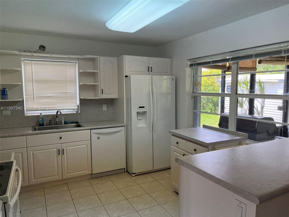 Active With Contract: $699,000 (3 beds, 1 baths, 1449 Square Feet)
