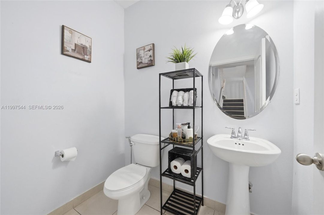 На продажу: $335,000 (2 спален, 2 ванн, 1408 Квадратных фут)