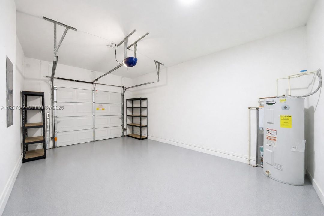 На продажу: $335,000 (2 спален, 2 ванн, 1408 Квадратных фут)