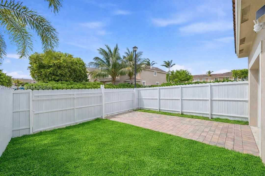 На продажу: $335,000 (2 спален, 2 ванн, 1408 Квадратных фут)