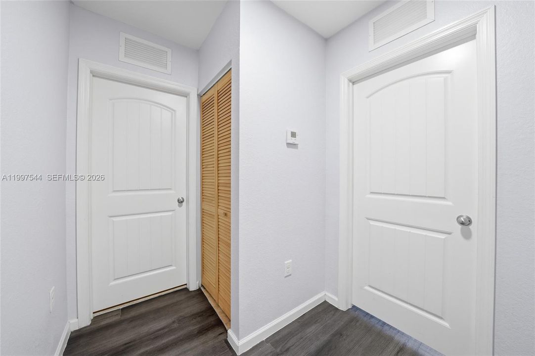 На продажу: $335,000 (2 спален, 2 ванн, 1408 Квадратных фут)
