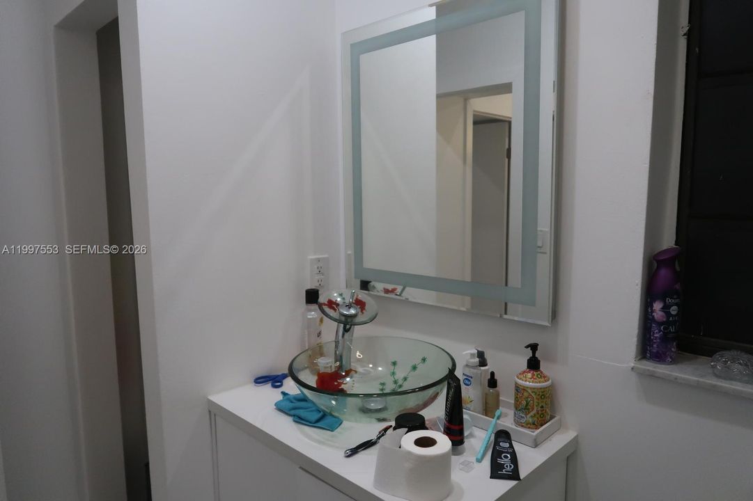 Activo con contrato: $275,000 (3 camas, 2 baños, 1359 Pies cuadrados)