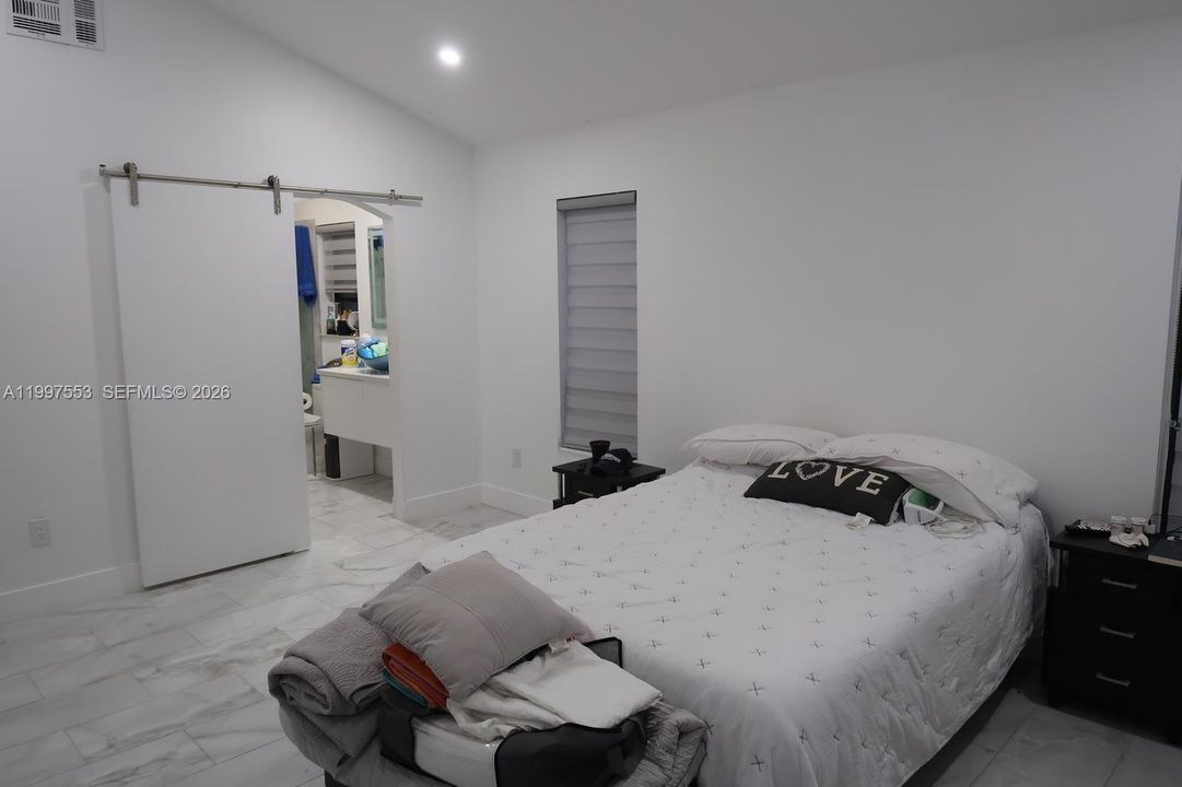 Activo con contrato: $275,000 (3 camas, 2 baños, 1359 Pies cuadrados)