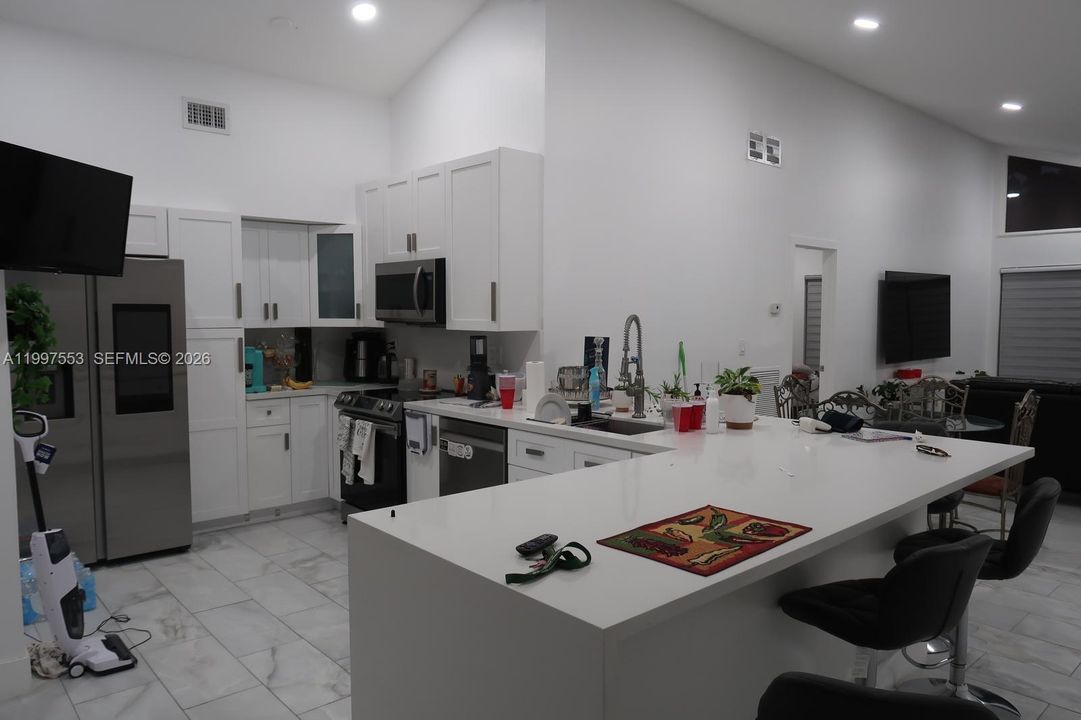 Activo con contrato: $275,000 (3 camas, 2 baños, 1359 Pies cuadrados)