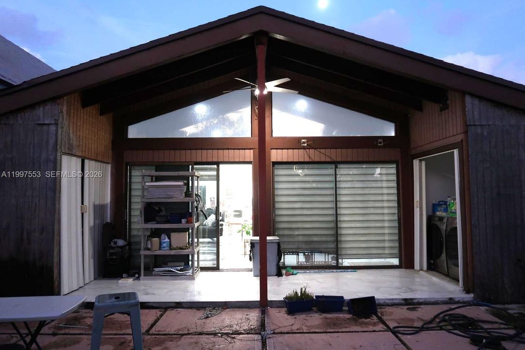 Activo con contrato: $275,000 (3 camas, 2 baños, 1359 Pies cuadrados)