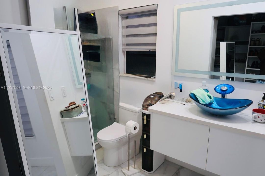 Activo con contrato: $275,000 (3 camas, 2 baños, 1359 Pies cuadrados)